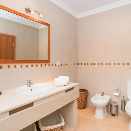 Fabulous Linked In Armacao De Pera, Algarve *